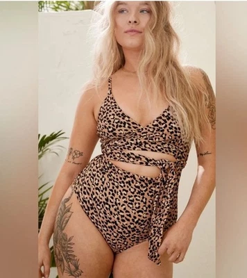 Nuevo traje de baño Aerie grande con estampado de leopardo envolvente de una pieza espaguetis cobertura completa Foto 1 de 4