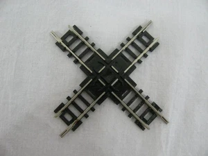 Model Power N Scale 90 Degree Crossover Track Set of 2 (New) - Picture 1 of 1