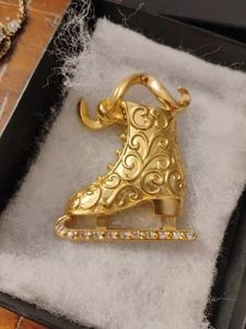 Broche de Patín sobre Hielo Vacaciones Vintage Joyas Invierno Pergamino Solapa Grande Joyería Prendedor - Imagen 1 de 4
