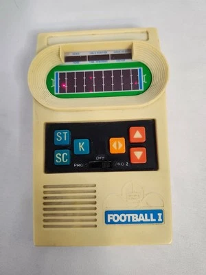 Juego portátil de fútbol americano Mattel Electronics 1978 vintage n.º 2024 - Ver vídeo Foto 1 de 3