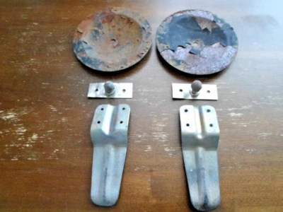 Ford Econoline Van - Engine Cover Retainer Tab Lot Foto 1 de 4