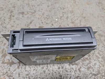 MITSUBISHI SHOGUN PAJERO SAT NAV ECU DVD PLAYER MZ312357 - Image 1 of 3