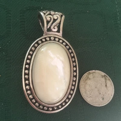 DISEÑADOR PLATA ESTERLINA Y CONCHA DE OSTRAS Colgante Tailandia Foto 1 de 4