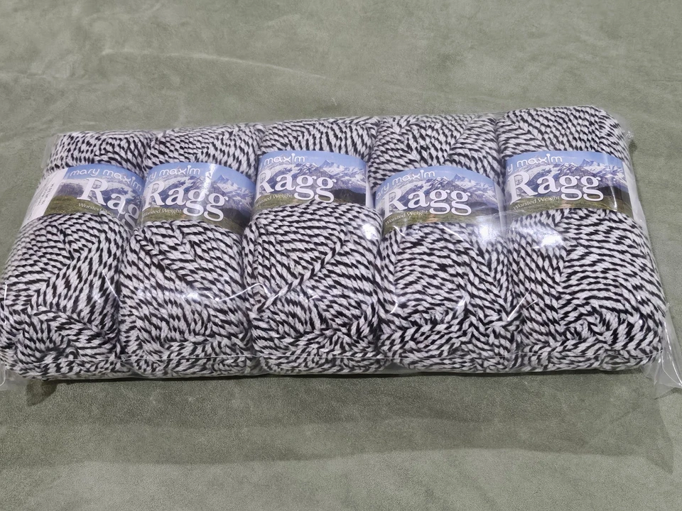 Mary Maxim Nom449235 Starlette Ragg Yarn Black 449235