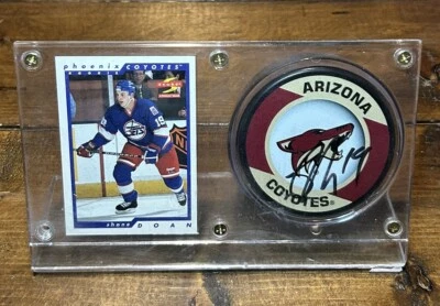 NHL Phoenix Coyotes Shane Doan Display 1996 Rookie Card And Signed Puck - Image 1 of 4