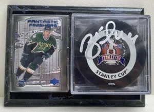 Brett Hull Autographed Puck and Card Display - Picture 1 of 4
