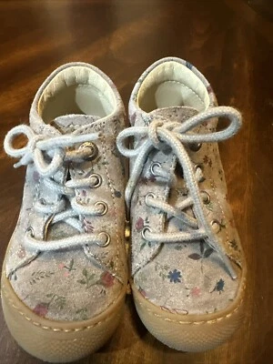 Zapatos con cordones grises Naturino para niñas pequeñas talla 22 (niño pequeño EE. UU. 6) Foto 1 de 4