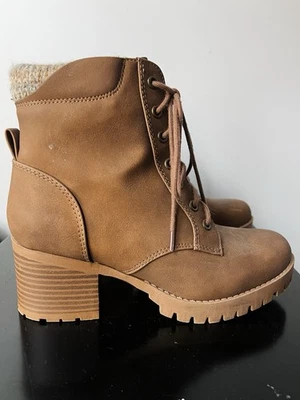 Women's Brown Leather Boots Size 9 - Image 1 of 3