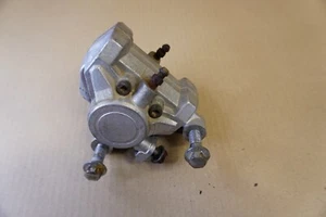 Pinza de freno trasera YAMAHA FZ400 FZ 400 46X 1984 DAÑADA - Imagen 1 de 8
