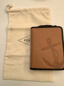 BNIB Fossil TROY ZIP PASSPORT RFID PROTECTED Leather SADDLE Guaranteed Original - Picture 1 of 7