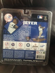 2008 MCFARLANE DEREK JETER SERIES 22 NEW YORK YANKEES MLB ACTION FIGURE - Picture 1 of 2