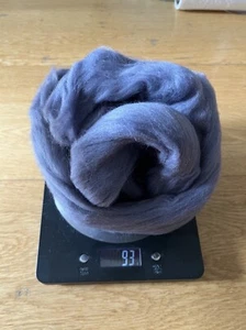 colour dark grey/Needle felting/ 93g/ Wet Felting wool/ Wool Roving - Picture 1 of 2