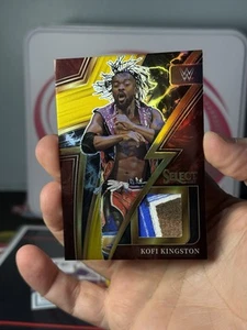 2023 Panini Select WWE Wrestling Smack Down KOFI KINGSTON #9/10 Gold Relic PATCH - Bild 1 von 2