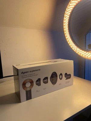 Dyson Supersonic HD08 Haartrockner in Nachtblau/Kupfer, Neu & Versiegelt - Bild 1 von 4