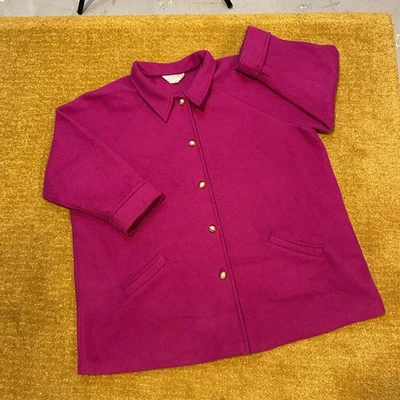 Abrigo polar vintage con cuello magenta botones dorados fieltro texturizado brillante difuso Foto 1 de 4