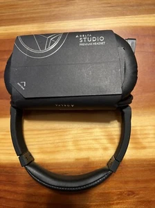 DELTA Premium Cabin Seat Earphones Headset Plug In Black Cushioned Brand New - Picture 1 of 4