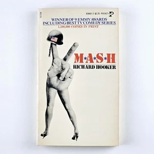 MASH Richard Hooker Vintage TV Tie In Alan Alda Military Pocket Fiction PB Book - Picture 1 of 4
