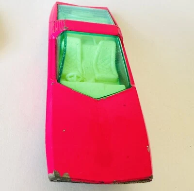 火柴盒超快 ~ 否 40 Vauxhall Guildsman (1971) - 热粉色白色内饰 — 第 1/4 张图片