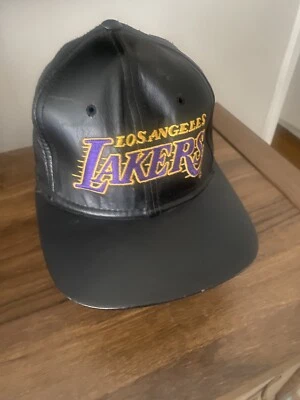 Gorra gorra vintage años 90 Sports Specialties Los Angeles Lakers cuero negro con escritura Foto 1 de 4
