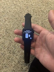 Apple Watch SE (2e génération) 40 mm minuit boîtier en aluminium GPS + LTE - Photo 1 sur 6