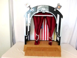 American Girl Molly Patriotic STAGE and Screens for Molly Doll RETIRED - Picture 1 of 12