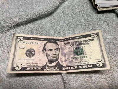 Five Dollar Federal Reserve Serial Gas Pump Error PL 34200918 A # 8high & 2009 - Image 1 of 4