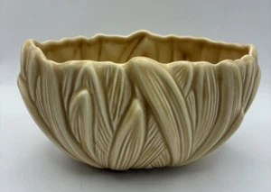 Vintage SylvaC Hyacinth Leaf Ceramic Beige Oval Vase No 2482 - Picture 1 of 10
