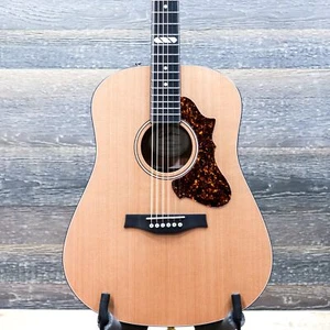 Godin Metropolis Natural Cedar EQ "B-Stock"Dreadnought Acoustic El. Guitar w/Bag - Picture 1 of 21
