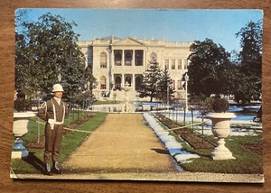 Vintage Dolmabahçe Palace Istanbul Turkey Guard Soldier Postcard P9k4 - Picture 1 of 8