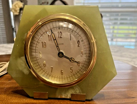 VINTAGE SALEM ART DECO RESIN MARBLE LOOK TABLE CLOCK, WORKS! Cover