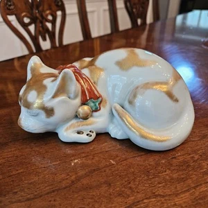 Large 19c Japanese Meiji Period AO Kutani Porcelain Sleeping Cat Black Lashes - Picture 1 of 8