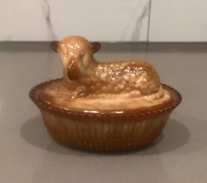 Boyd Glass 5 inch Lamb on a Nest Honeycomb - Picture 1 of 7
