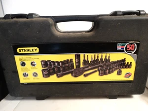 Juego de enchufes Stanley cromo negro 50 piezas 3/8 y 1/4 Sae métrico 6 puntos - Imagen 1 de 7
