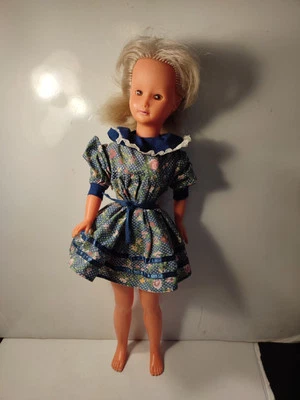 POUPEE DOLLY GEGE GéGé MC5 AVEC ROBE A FLEUR   VINTAGE 1970/80 BEL ETAT - Photo 1/4
