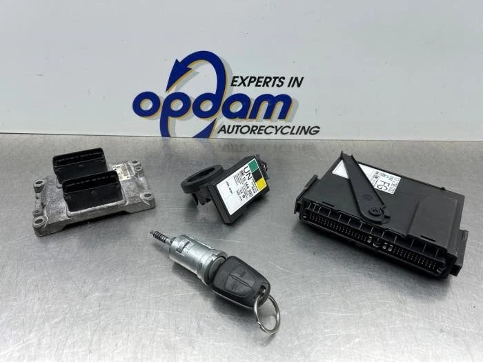 Centralina motore Opel Meriva A 13144390 P22983314 - Immagine 1 di 1