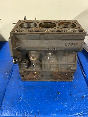 Bloco de motor Kubota B2920HSD F3080 ZD326P ZD331LP ZD331R 1G700-01013 D1305 - Imagem 1 de 4