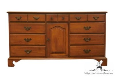 Cómoda PERMACRAFT Sólida Roca Dura Arce Colonial Temprano Americana 60" Triple Puerta Foto 1 de 4