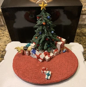 Looney Tunes Spotlight Goebel Gift Wrapped Christmas Morning Scape - NIB - Picture 1 of 6