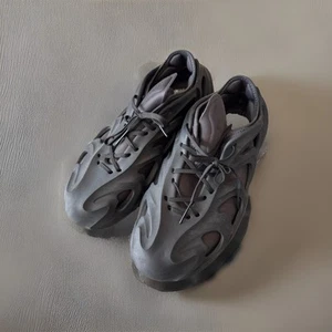 Schwarz Adidas AdiFOM Q Black Carbon 2022 Größe 12, braucht Einlegesohlen aber sonst EUC - Bild 1 von 9