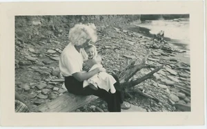 Vintage Black And White Photograph Snap Shot Grandma And Baby On Beach Original - Picture 1 of 4