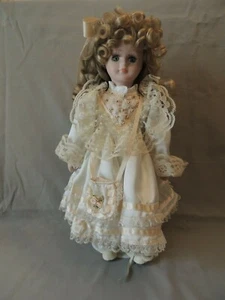 Collectible porcelain doll with beautiful dress in a base - Picture 1 of 12