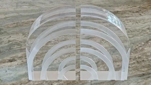 Vintage MCM Plexiglas Acryl geschnitzt mattiert Bogen Buchstützen Set 70er - Bild 1 von 3