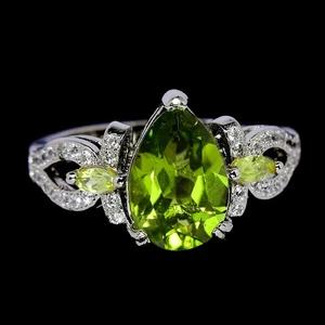 NATURAL AAA GREEN PERIDOT & WHITE CZ STERLING 925 SILVER RING SIZE 8.25-8.75 - Picture 1 of 6