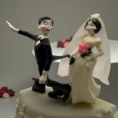 Wilton Novia y Novio Boda Pastel Topper De Colección Accesorio Divertido Humoroso 1972 Decoración Foto 1 de 4