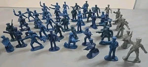 VTG Plastic Men: BLUE POLICE OFFICER COPS Toy Cake Topper Figure Lot of 40+ - Picture 1 of 3
