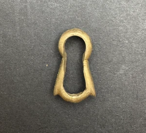 Vintage SINGLE Brass Skeleton Key Hole Insert Surround Plate Escutcheon - Picture 1 of 6