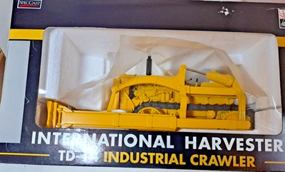 NIB SpecCast International Harvester IH TD-14 Crawler W/ Blade Classic Series - Image 1 of 4