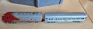 Santa Fe - H0 - Diesellok mit Anhänger - defekt- Ersatzteilspender - Bild 1 von 7