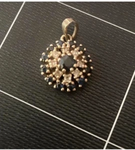 Wunderschöner Anhänger aus 585 Weißgold mit 13 Saphiren und 8 Diamanten  - Bild 1 von 3