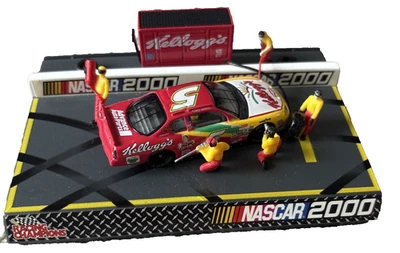 2000 RACING CHAMPIONS PIT ROW DIORAMA TERRY LABONTE # 5 CHEVROLET MONTE CARLO ! - Image 1 of 2